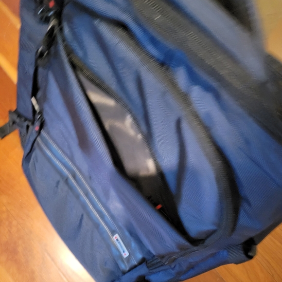 Asenlin Backpack - Picture 2 of 4